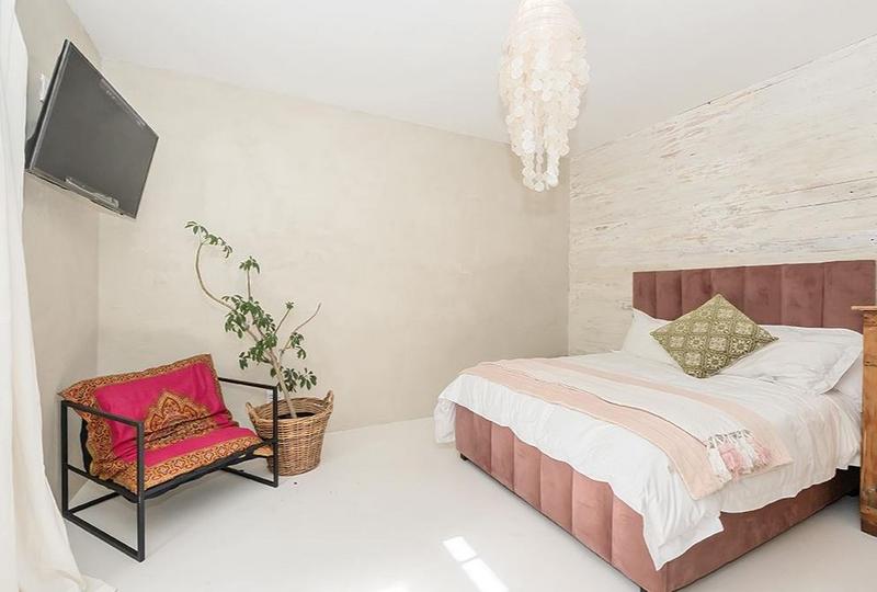 8 Bedroom Property for Sale in Hout Bay Western Cape